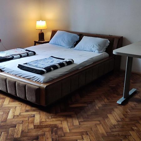 Vintage Apartment In The Center Of נובי סאד מראה חיצוני תמונה
